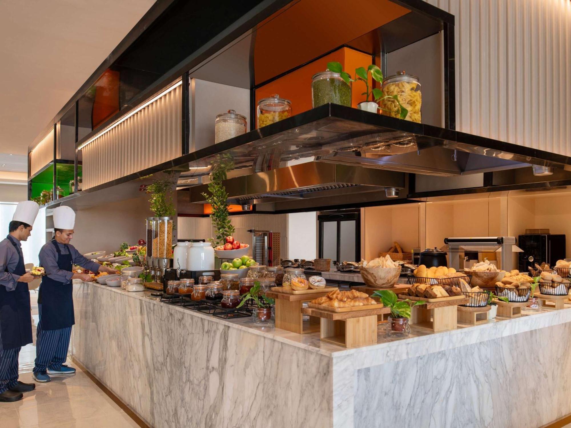 Novotel Riyadh Sahafa Exteriör bild